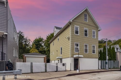 980 Van Duzer St, Staten Island, NY, 10304-1852 | Card Image