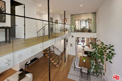 th5-702 N Doheny Dr, West Hollywood, CA, 90069-5578 | Card Image