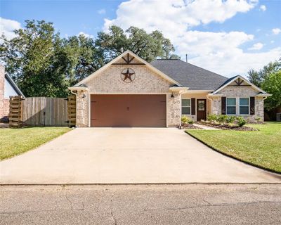 229 Woodhaven Drive, House other with 3 bedrooms, 2 bathrooms and null parking in West Columbia TX | Image 1