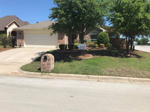 524 Caravan Dr, Fort Worth, TX, 76131-3937 | Card Image