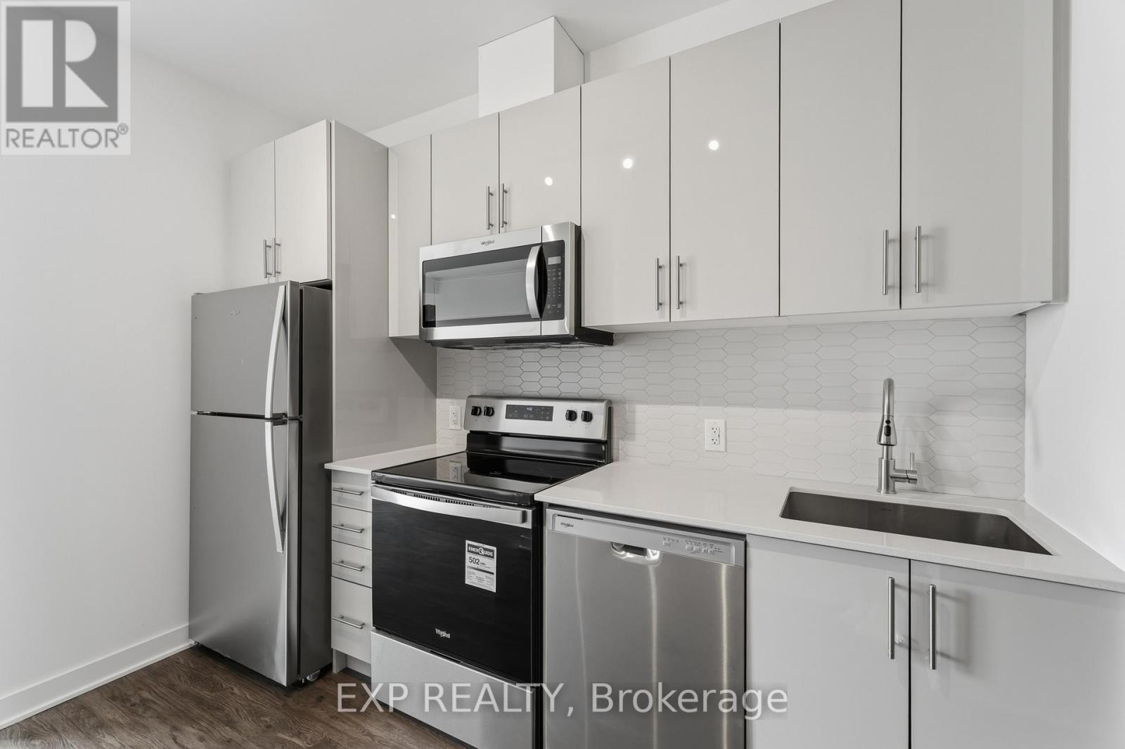 Residential in Hamilton (Riverdale) 4