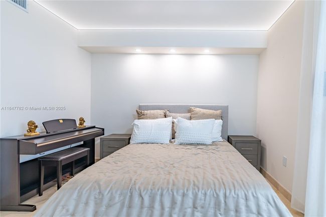 APT-508 - 17555 Atlantic Blvd, Condo with 3 bedrooms, 2 bathrooms and null parking in Sunny Isles Beach FL | Image 18