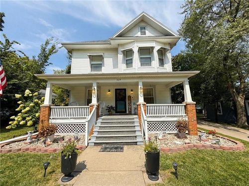 529 3rd St, Maryville, MO, 64468-2244 | Card Image