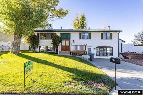 1050 Truman St, Rock Springs, WY, 82901-4914 | Card Image
