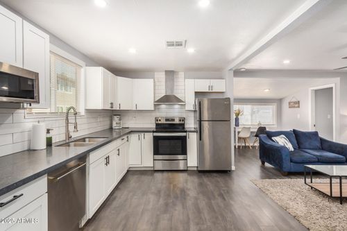 8915 N 9th Pl, Phoenix, AZ, 85020-6132 | Card Image