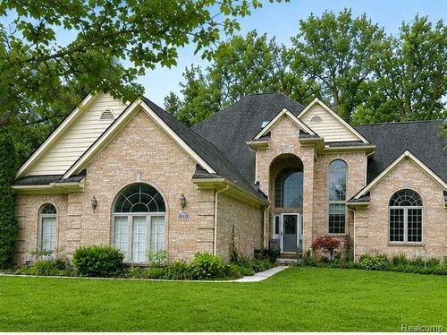 22119 Oakwood Dr, Riverview, MI, 48193-7587 | Card Image
