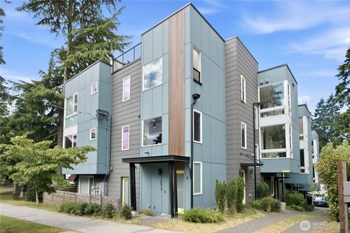 f-14013 Greenwood Ave N, Seattle, WA, 98133-6878 | Card Image
