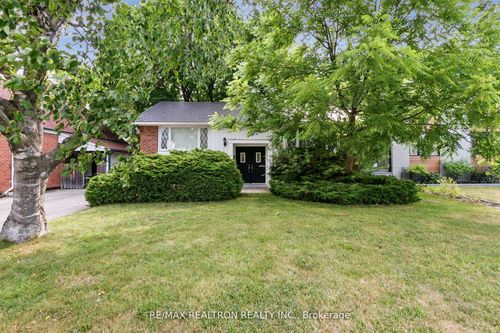 27 Elfreda Blvd, Scarborough, ON, M1L4L5 | Card Image