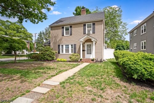 12 Raymond Rd, Morris Plains, NJ, 07950-1719 | Card Image