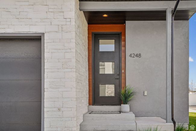Entrance to property with stucco siding | Image 35
