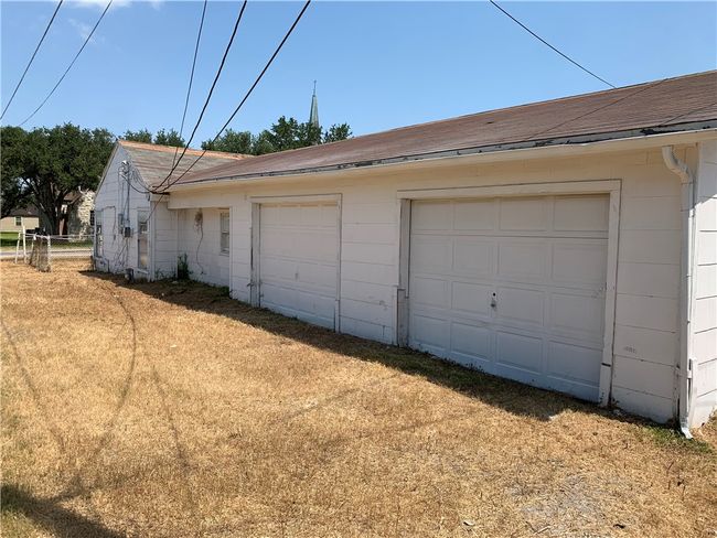 225 E Main St, House other with 3 bedrooms, 2 bathrooms and null parking in Bishop TX | Image 12