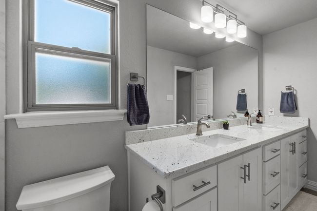 Upstairs Full bath, double vanity, tub/shower combo | Image 27