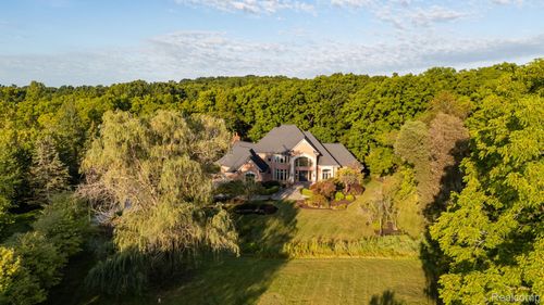 5779 Pinecrest Estates Dr, Ann Arbor, MI, 48105-9351 | Card Image