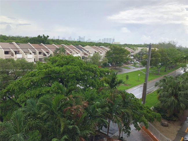 APT-408 - 2450 Ne 135 Th St, Condo with 1 bedrooms, 1 bathrooms and null parking in North Miami FL | Image 7