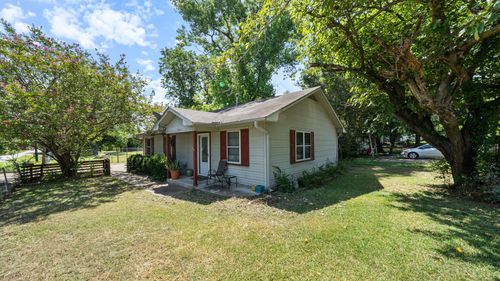 300 E 1st St, Kaufman, TX, 75142 | Card Image