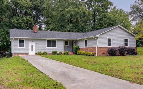 417 Woodlake Dr, Greensboro, NC, 27406-5928 | Card Image