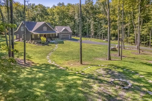 621 Decker Rd, Wallkill, NY, 12589-3349 | Card Image
