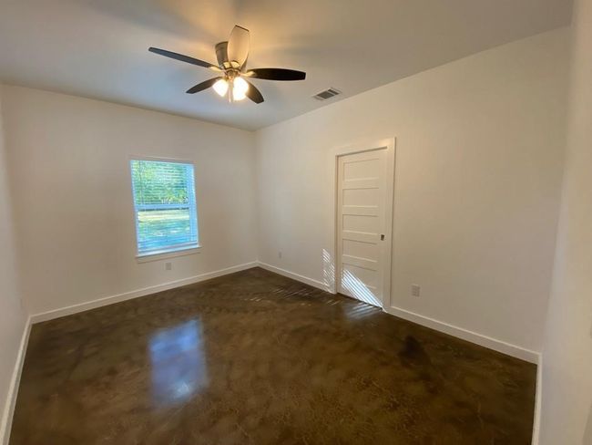 Unfurnished room featuring a ceiling fan and baseboards | Image 11