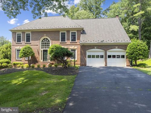 11102 Bowen Ave, GREAT FALLS, VA, 22066-1521 | Card Image