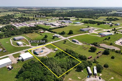 3315 Central Ave, Winfield, KS, 67156-9135 | Card Image