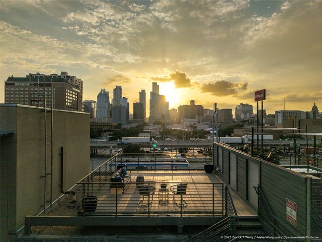 Watch the sun set behind the skyline from the spacious rooftop deck | Image 4