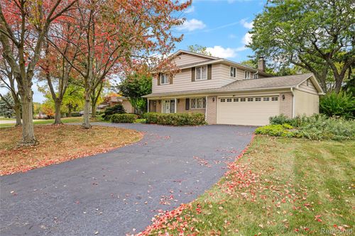 3863 Mcdivitt Dr, West Bloomfield, MI, 48323-1629 | Card Image