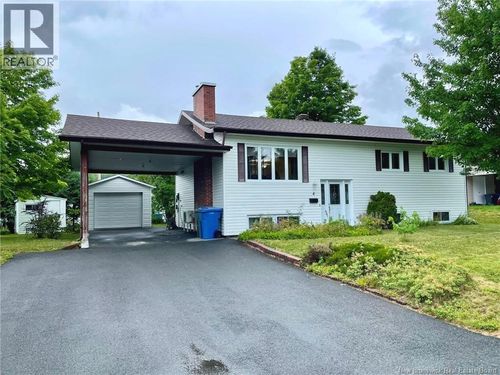 4 Emile Simard Ave, House with 5 bedrooms, 2 bathrooms and null parking in Edmundston NB | Card Image