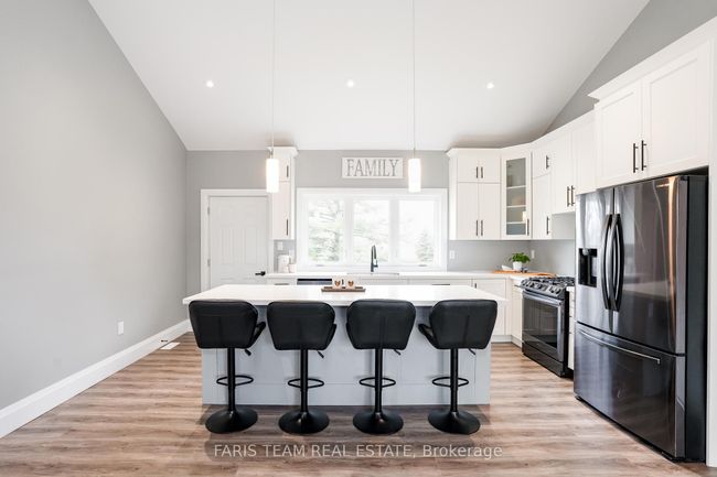 27 Leisure Crt, House other with 3 bedrooms, 1 bathrooms and 4 parking in Coldwater ON | Image 6