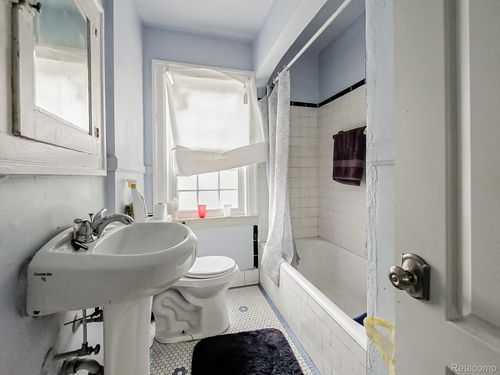 13680 Castleton St, Detroit, MI, 48227-3036 | Card Image