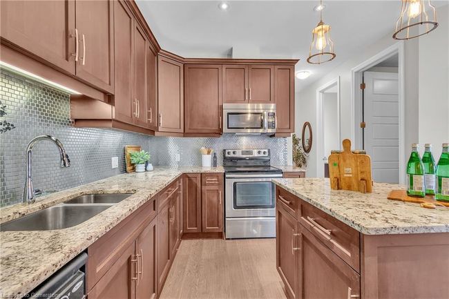 502 - 223 Erb St W, House attached with 2 bedrooms, 2 bathrooms and 1 parking in Waterloo ON | Image 10