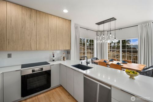 ll1863-18638 Ne 55th Way, Redmond, WA, 98052-6130 | Card Image