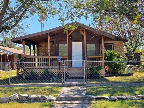 115 W Duncan Ave, Mertzon, TX, 76941-1556 | Card Image