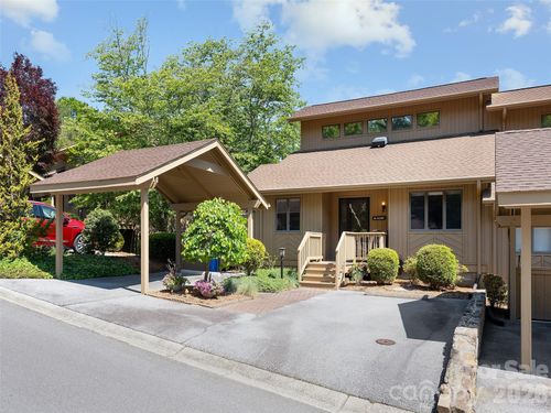 905 Red Oak Dr, Hendersonville, NC, 28791-1949 | Card Image