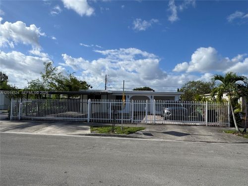 0-222 W 37th St, Hialeah, FL, 33012-4324 | Card Image