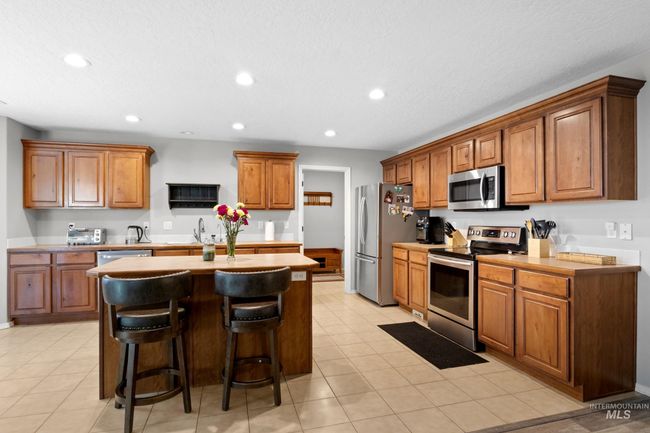 9143 W Alderberry Dr, House other with 5 bedrooms, 3 bathrooms and 2 parking in Boise ID | Image 7