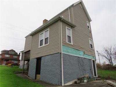 614 Reynolds St, House other with 2 bedrooms, 1 bathrooms and null parking in Mckeesport PA | Image 3