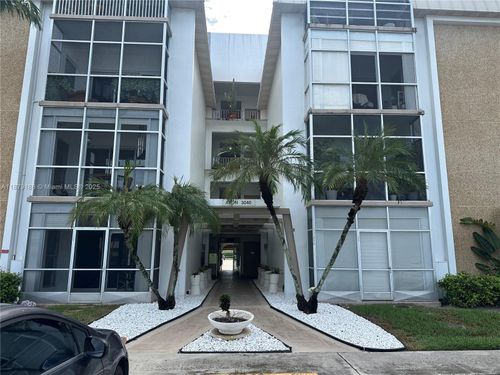 apt-206-3040 Ne 16th Ave, Oakland Park, FL, 33334-5252 | Card Image