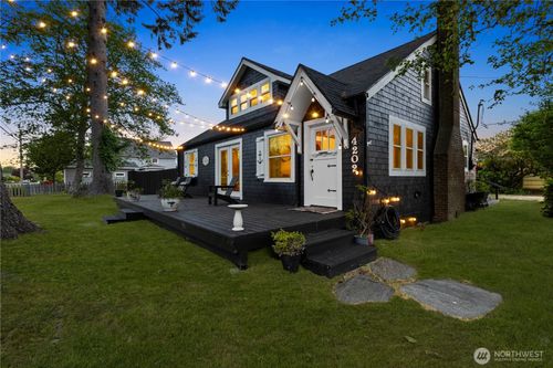 4202 L Pl, Seaview, WA, 98644-2110 | Card Image