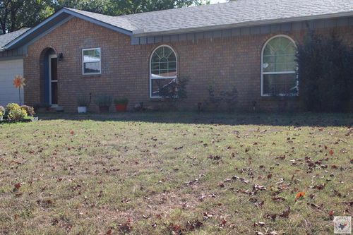 224 E Greenfield Dr, Wake Village, TX, 75501-5810 | Card Image