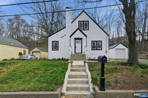 31 Saint Moritz Place, Wayne, NJ, 07470 | Card Image