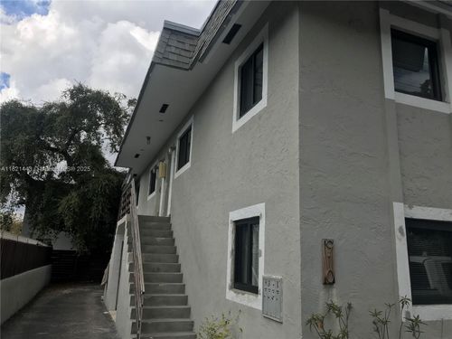 apt-1-910 Sw 4th Ave, Miami, FL, 33130-3942 | Card Image
