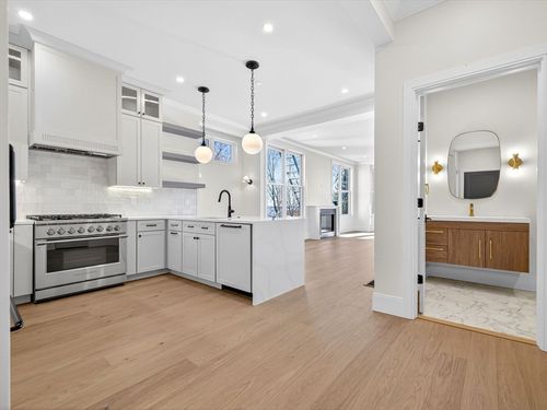 apt-1-427 E 6th St, Boston, MA, 02127-8913 | Card Image