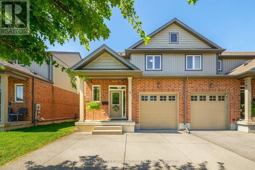 1 Hilts Court, St. Catharines (Oakdale), ON, L2P0C9 | Card Image