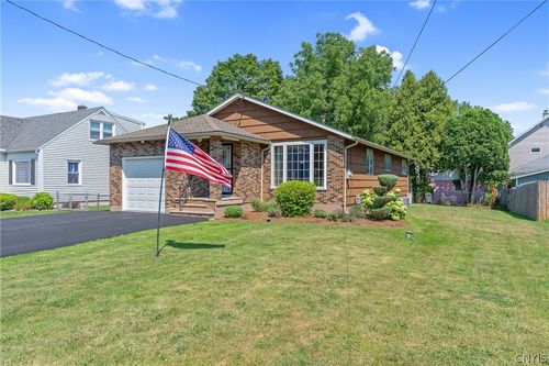 224 Kenwick Drive, Syracuse, NY, 13208 | Card Image