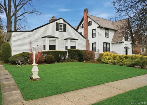 163 Elm St, Roslyn Heights, NY, 11577-1209 | Card Image