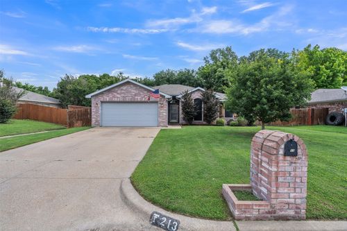 213 King Arthur Dr, Weatherford, TX, 76086-5924 | Card Image