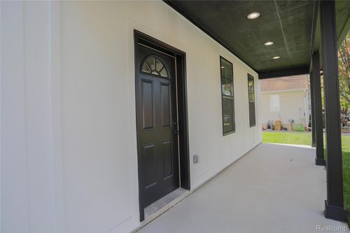 129 South Ave, Mount Clemens, MI, 48043-2353 | Card Image