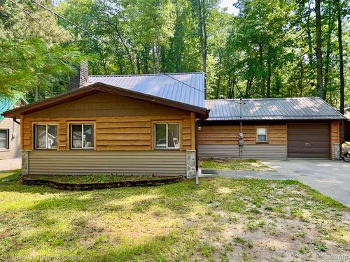 111 Petoskey Dr, Roscommon, MI, 48653-9576 | Card Image