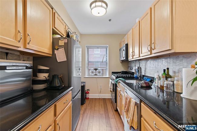 70 Munn Ave, Condo with 1 bedrooms, 1 bathrooms and null parking in East Orange NJ | Image 9