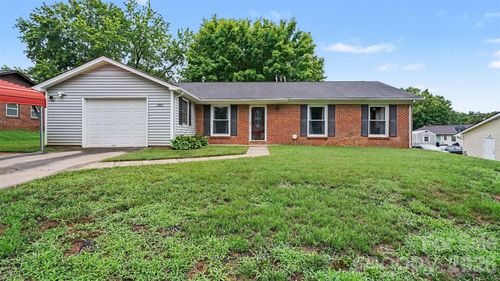 3766 Danube Dr, Winston Salem, NC, 27105-4127 | Card Image